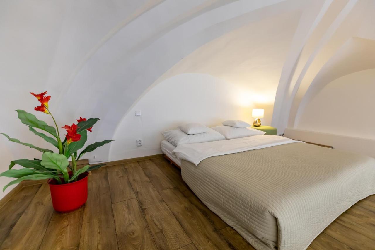 Palac Daun - Studio Apartments Znojmo Luaran gambar
