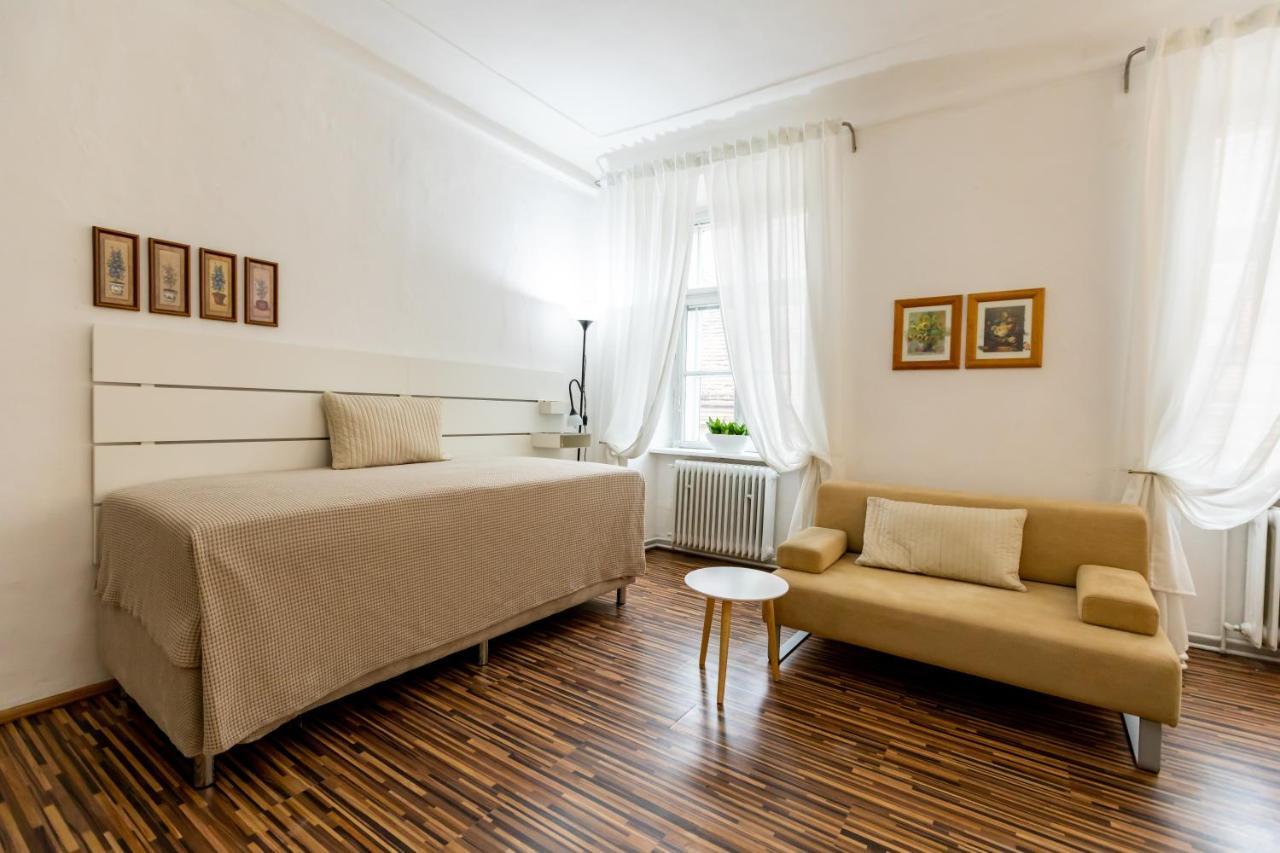 Palac Daun - Studio Apartments Znojmo Luaran gambar
