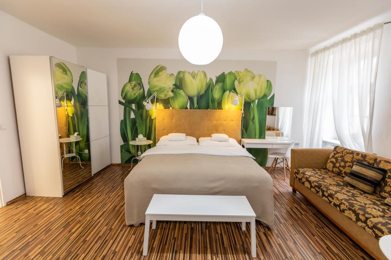 Palac Daun - Studio Apartments Znojmo Luaran gambar