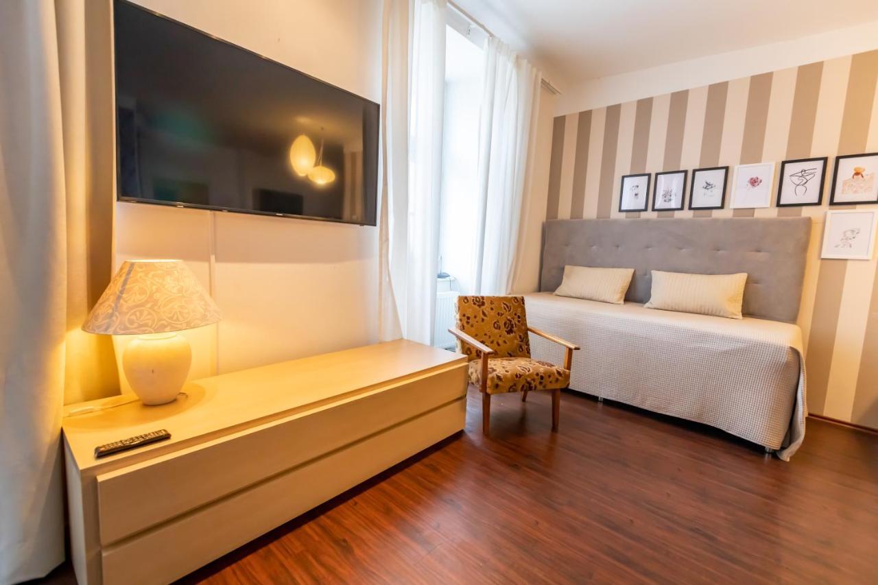 Palac Daun - Studio Apartments Znojmo Luaran gambar