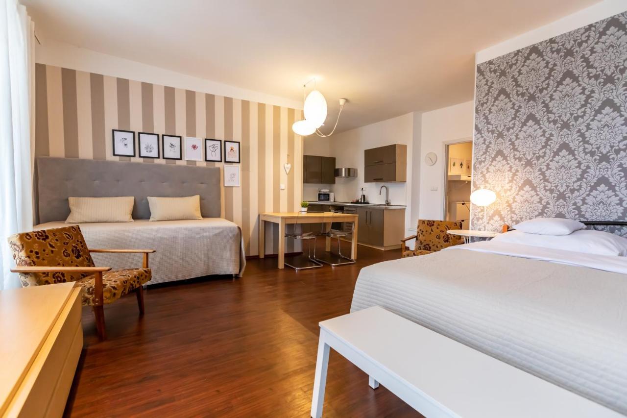Palac Daun - Studio Apartments Znojmo Luaran gambar