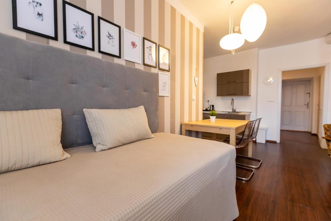 Palac Daun - Studio Apartments Znojmo Luaran gambar