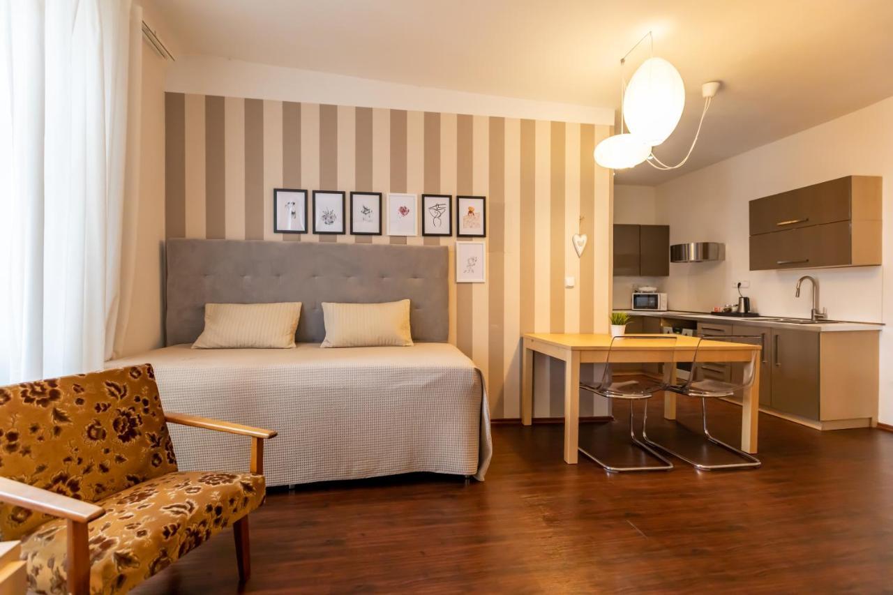 Palac Daun - Studio Apartments Znojmo Luaran gambar