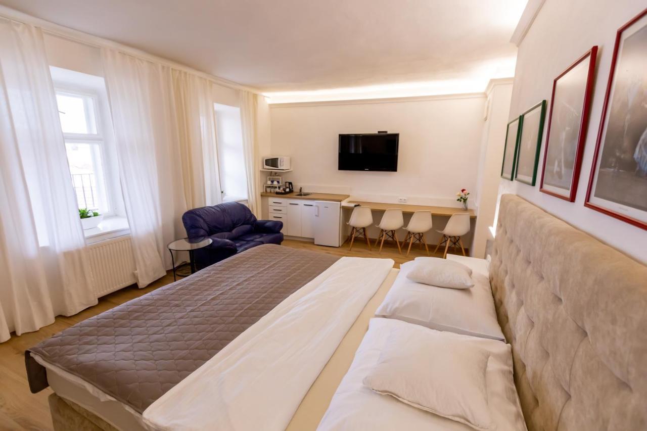 Palac Daun - Studio Apartments Znojmo Luaran gambar