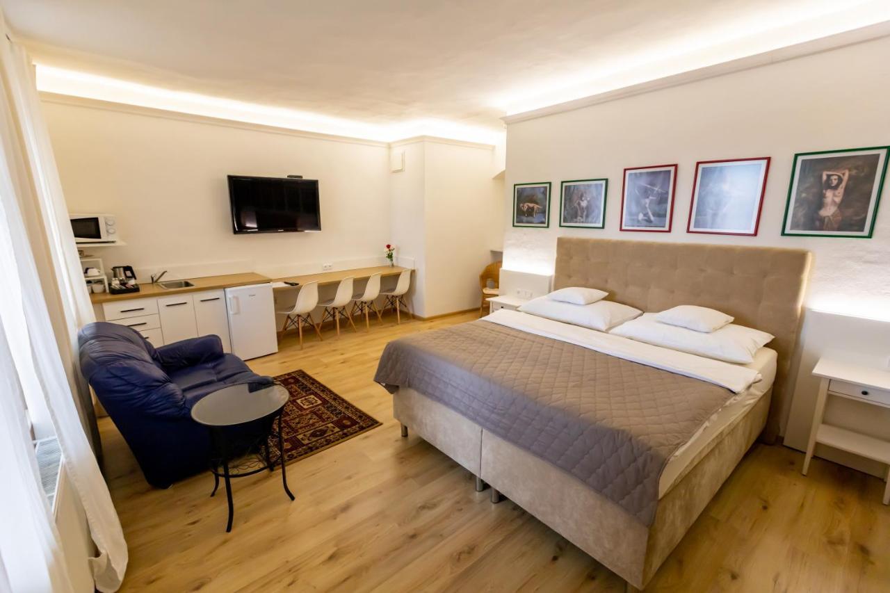 Palac Daun - Studio Apartments Znojmo Luaran gambar