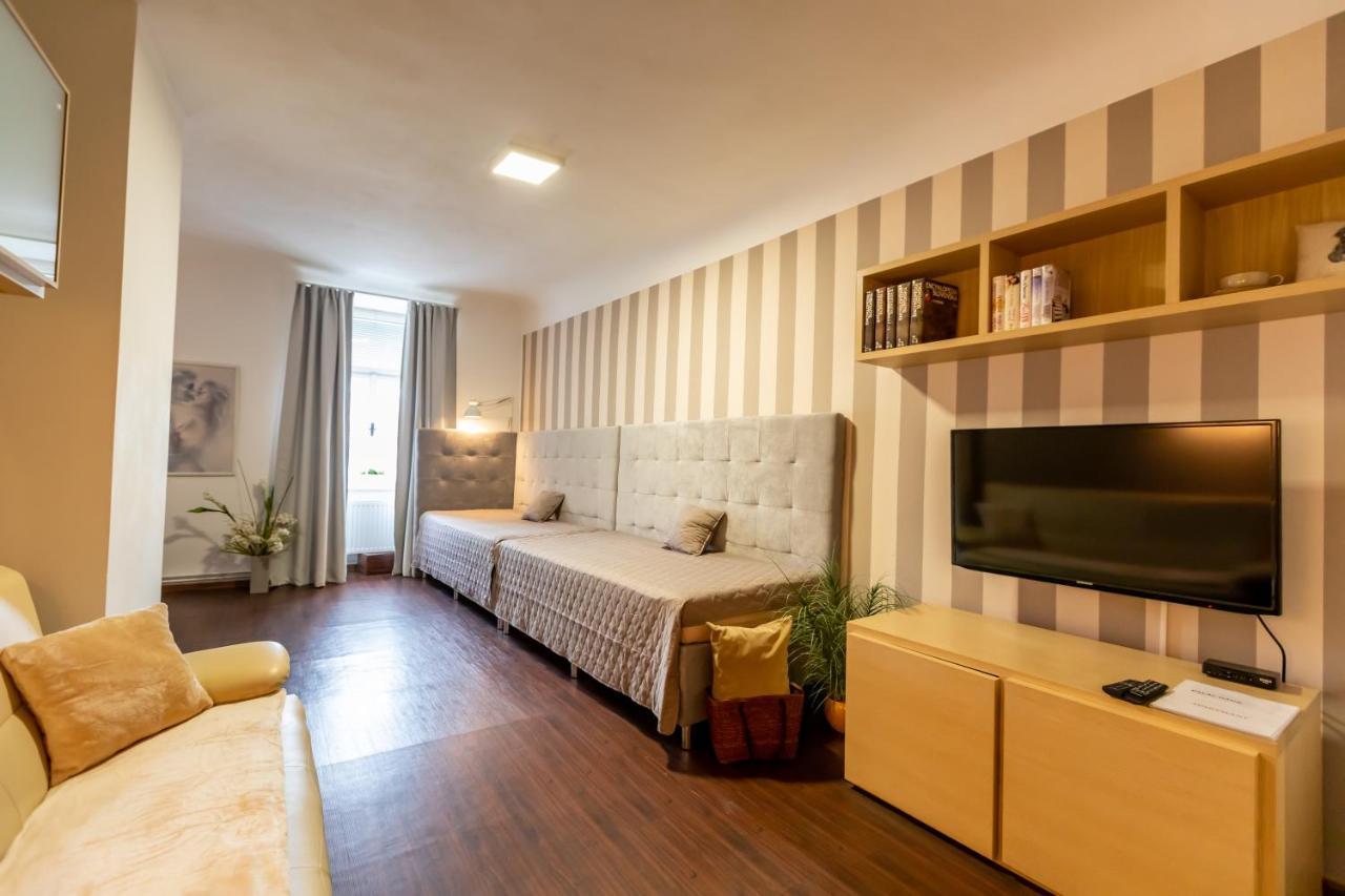 Palac Daun - Studio Apartments Znojmo Luaran gambar
