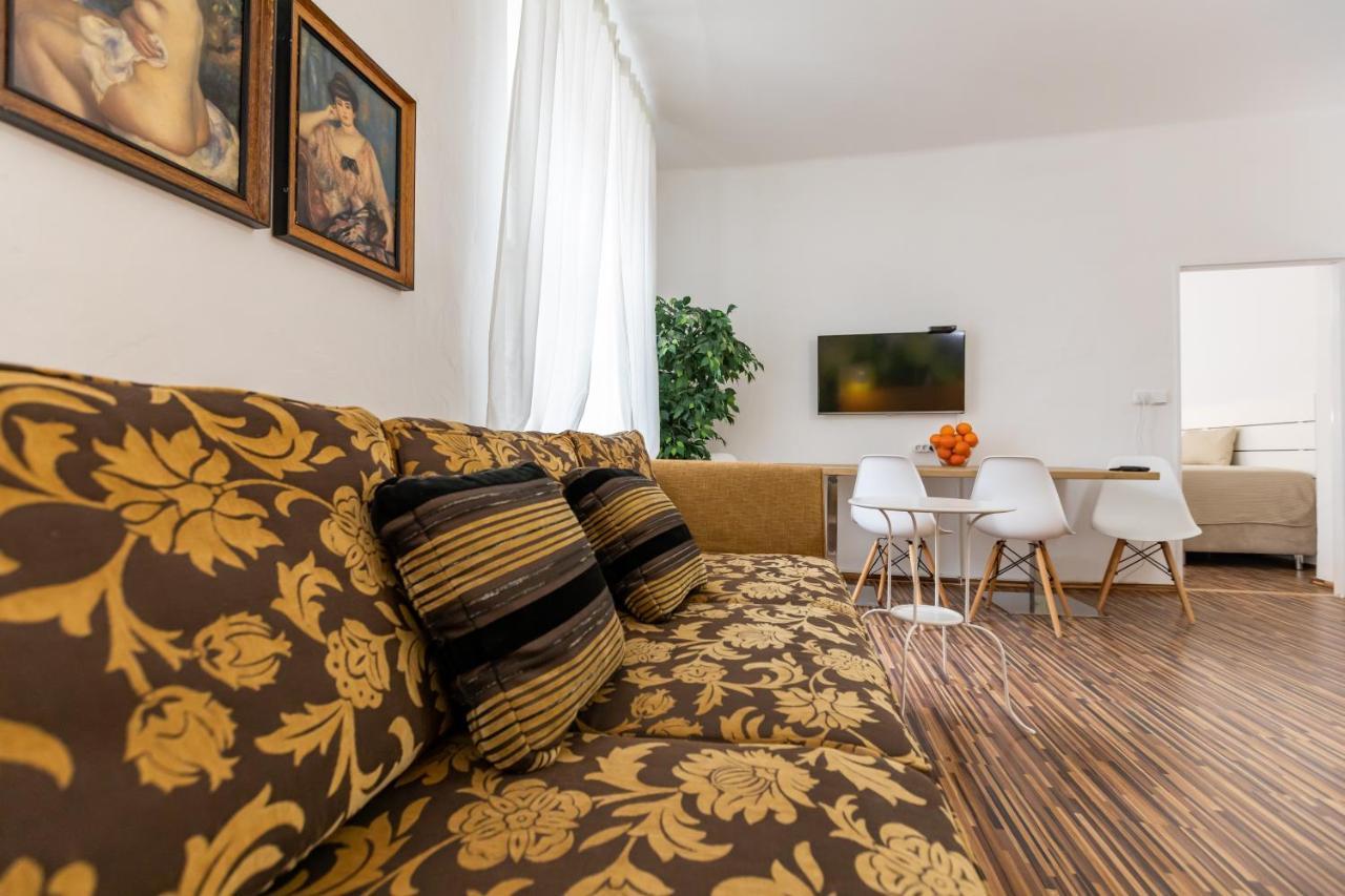 Palac Daun - Studio Apartments Znojmo Luaran gambar
