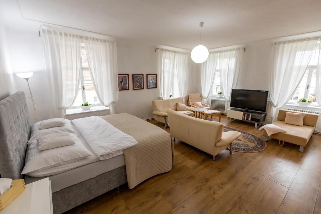 Palac Daun - Studio Apartments Znojmo Luaran gambar