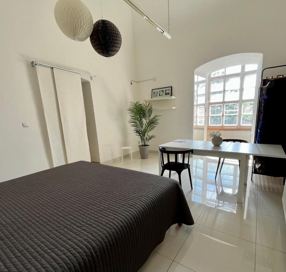 Palac Daun - Studio Apartments Znojmo Luaran gambar