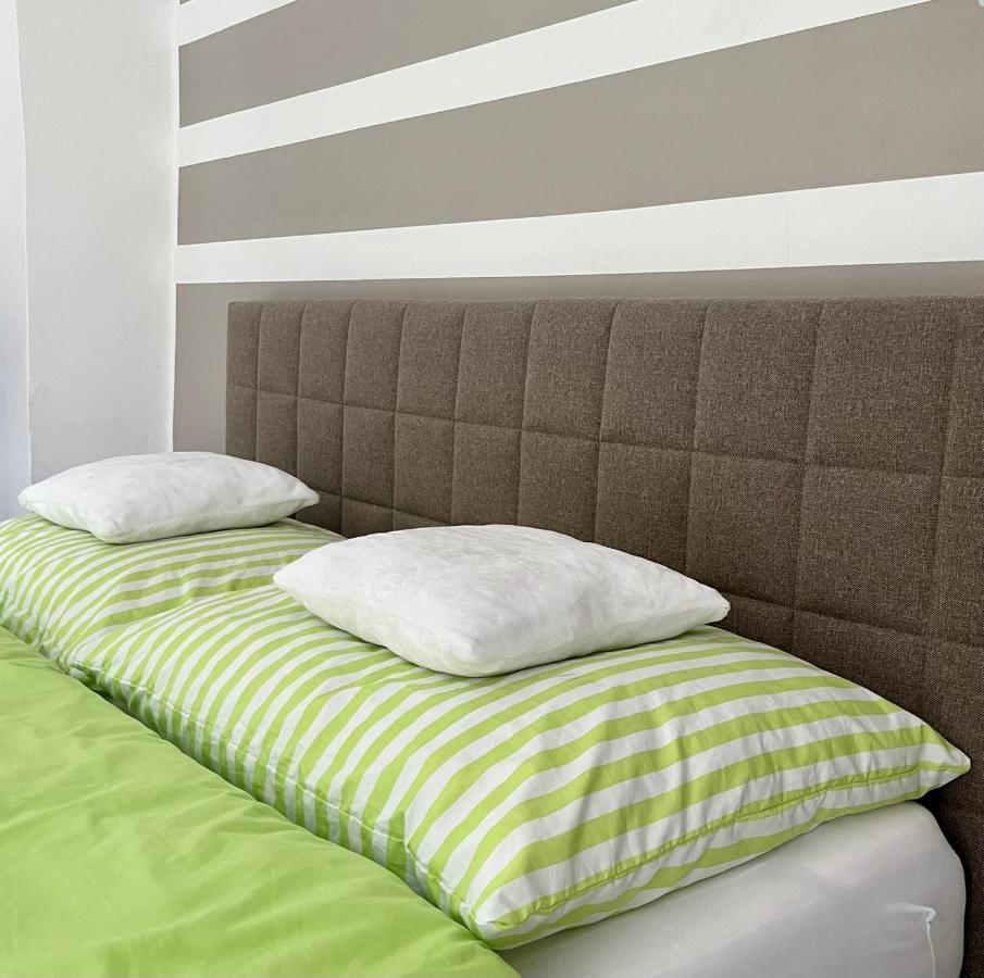 Palac Daun - Studio Apartments Znojmo Luaran gambar