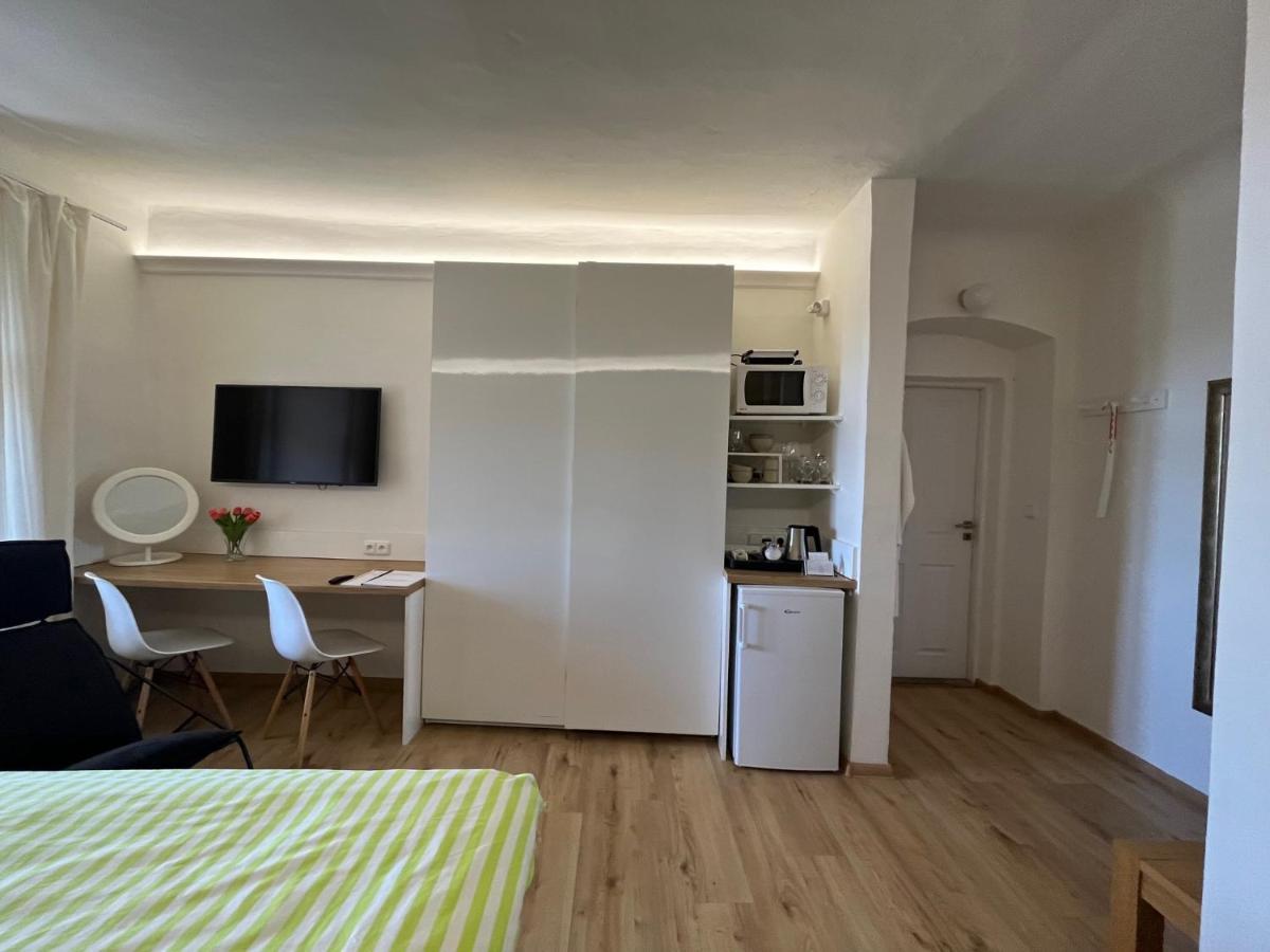 Palac Daun - Studio Apartments Znojmo Luaran gambar