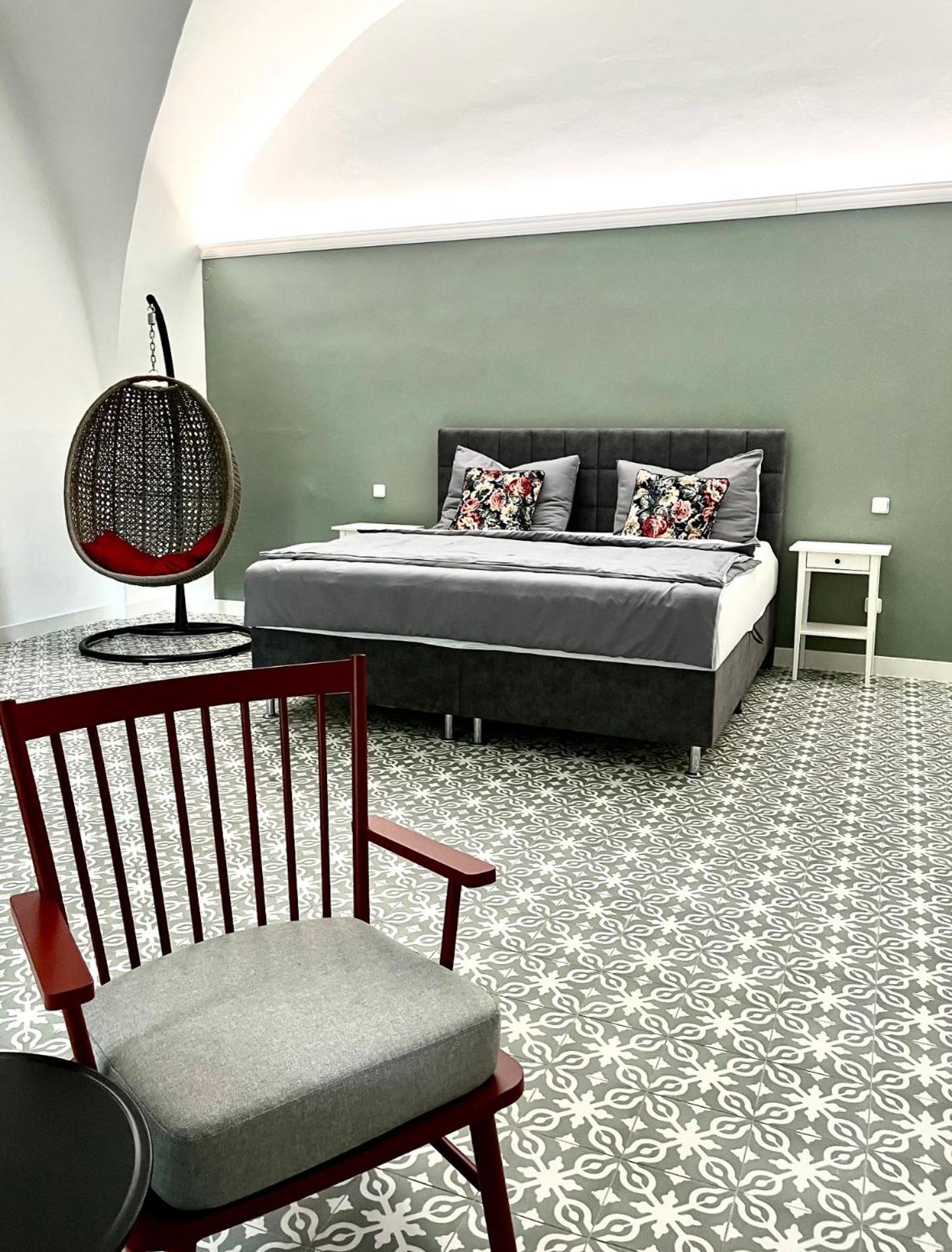 Palac Daun - Studio Apartments Znojmo Luaran gambar