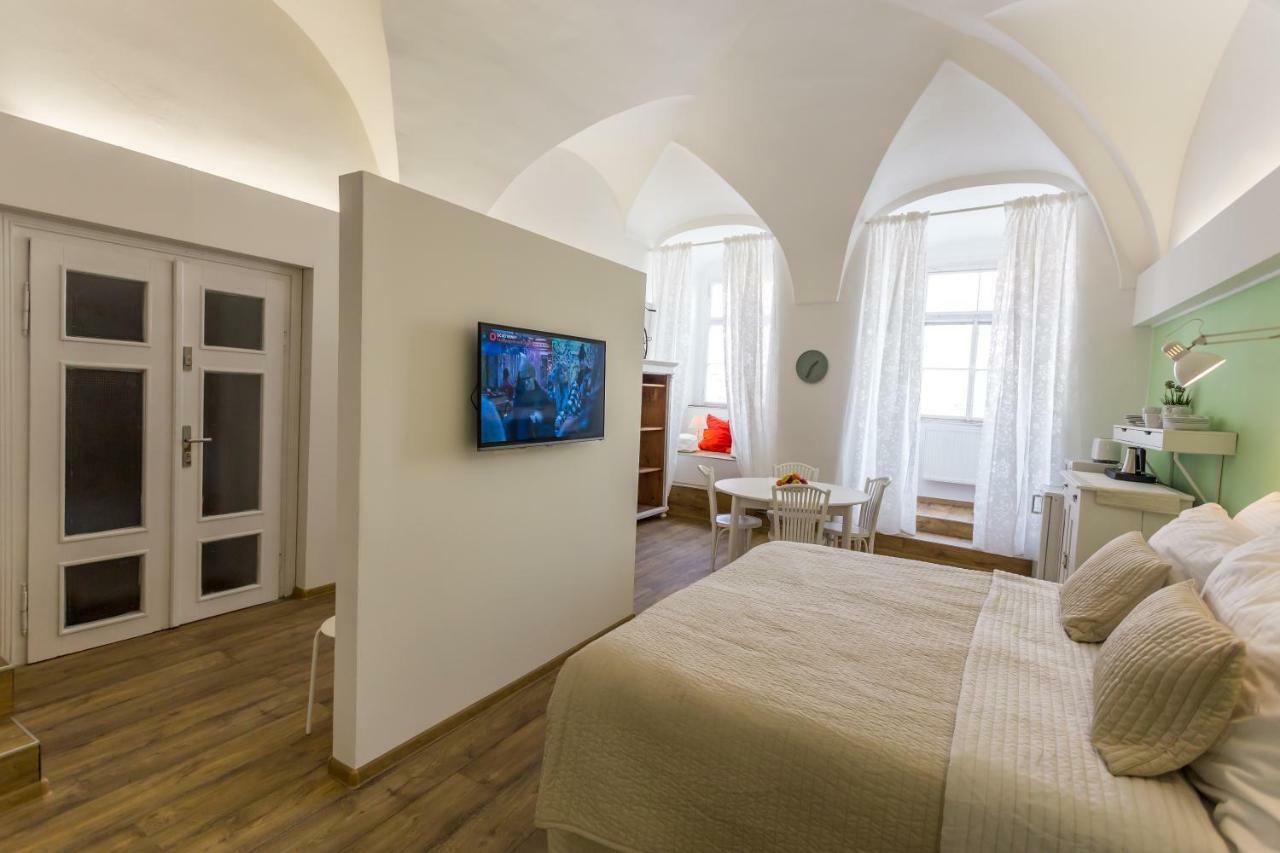 Palac Daun - Studio Apartments Znojmo Luaran gambar